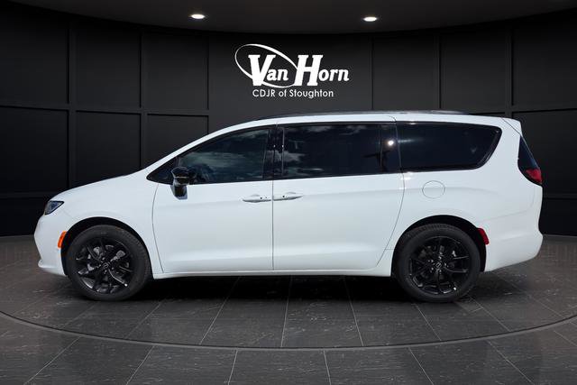 New 2026 Chrysler Pacifica Limited w/ S Appearance Package AWD/4WD image 13