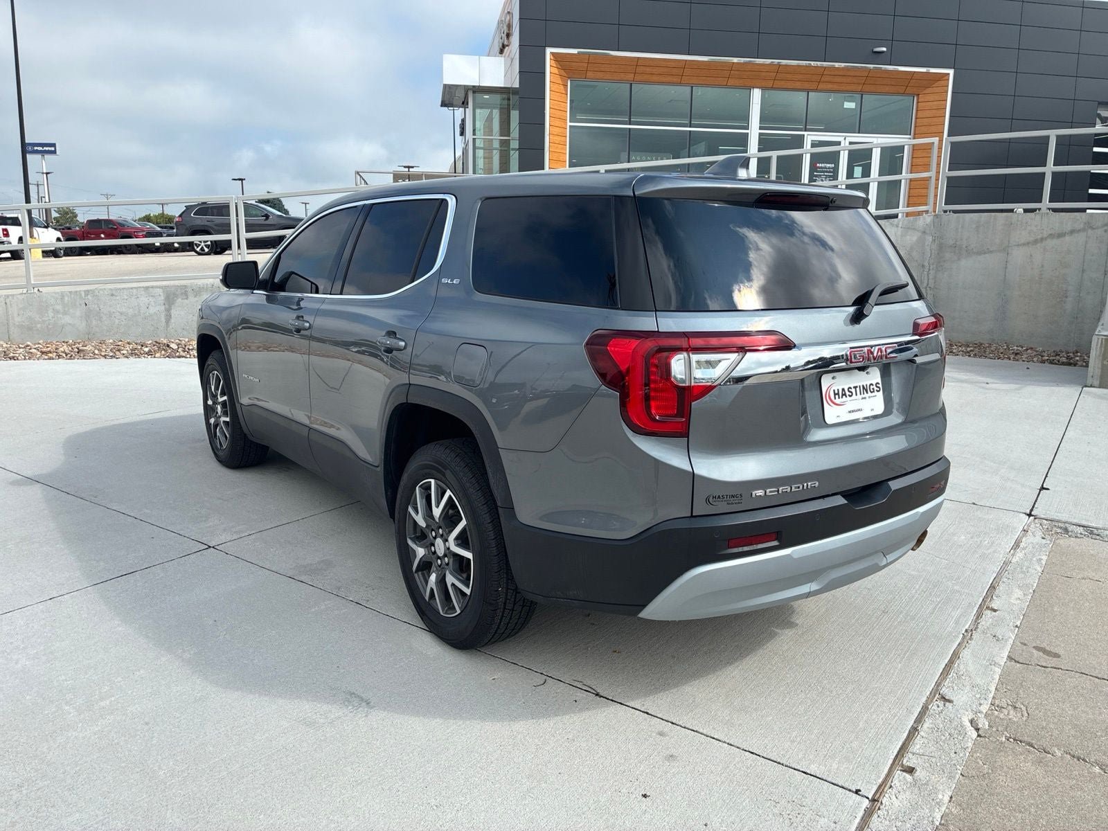Used 2021 GMC Acadia SLE FWD image 3