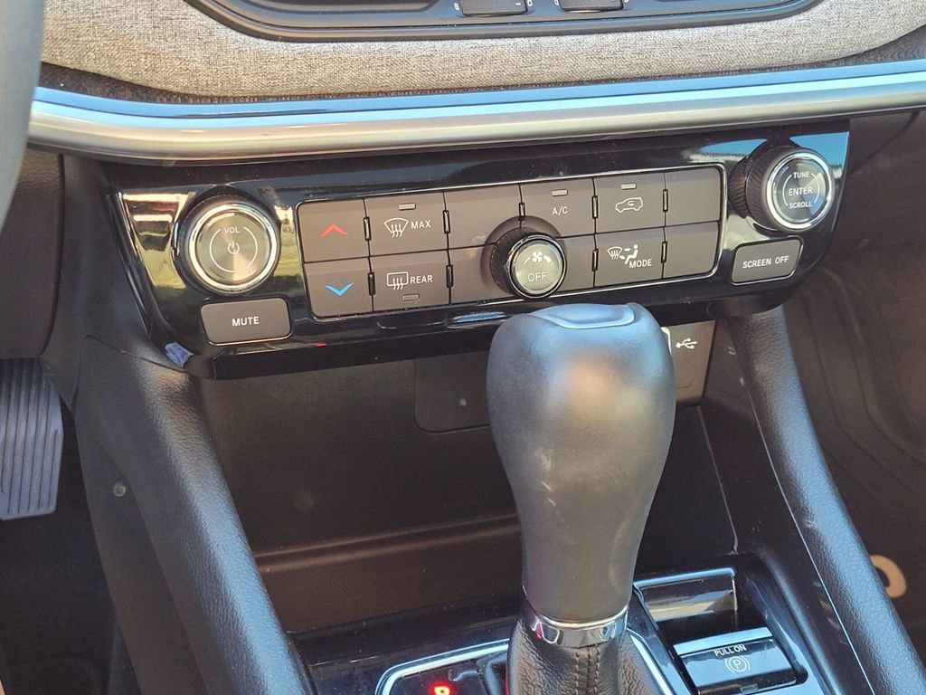 Used 2023 Jeep Compass Latitude w/ Sun and Sound Group image 22