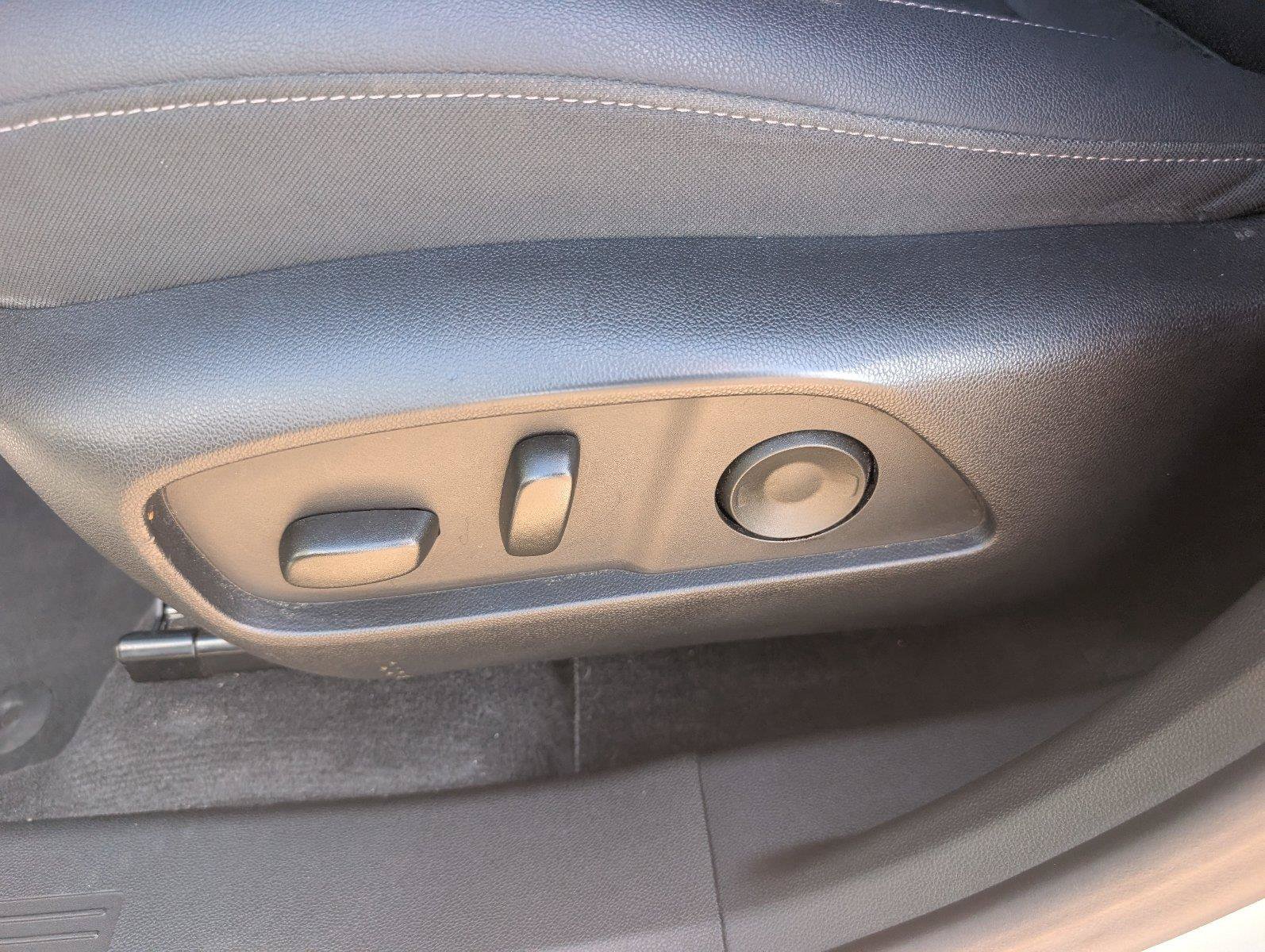 Used 2025 Chevrolet Equinox LT w/ Convenience Package II FWD image 13