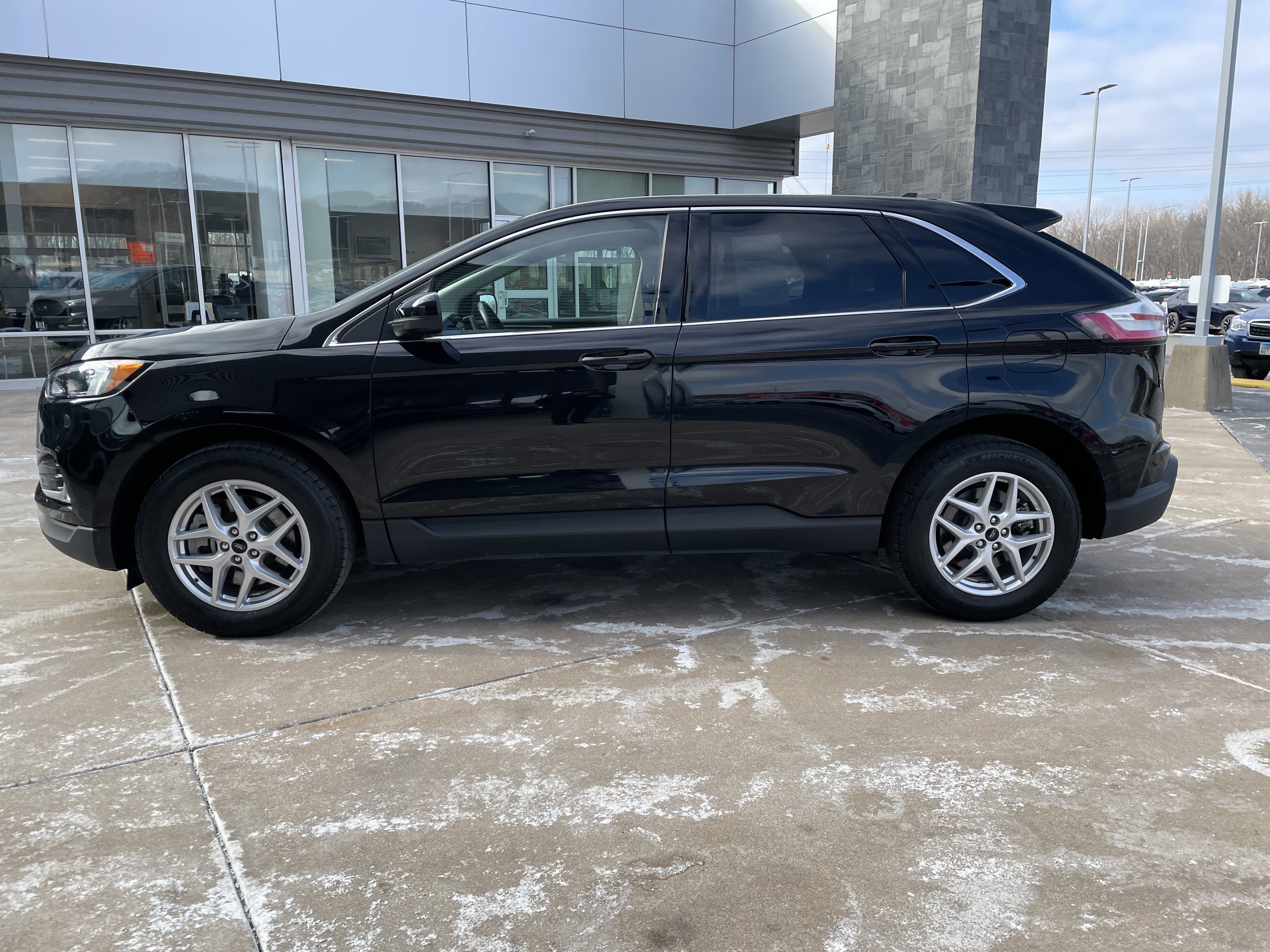 Used 2023 Ford Edge SEL w/ Convenience Package image 2