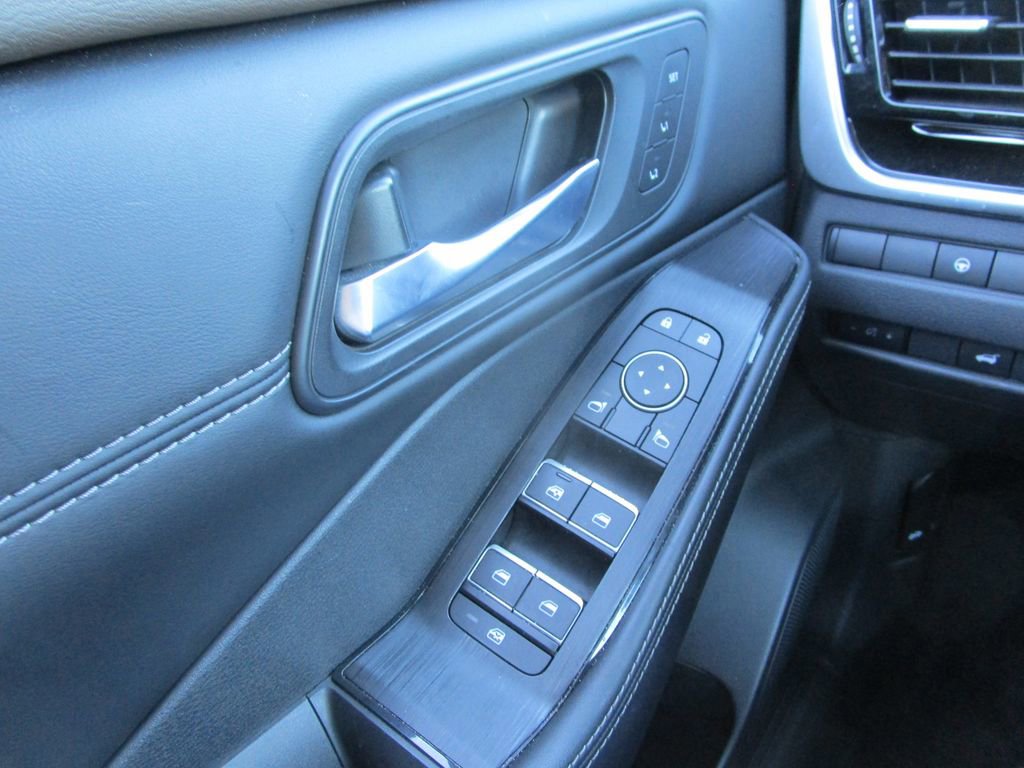 Used 2023 Nissan Rogue SL w/ SL Premium Package FWD image 32