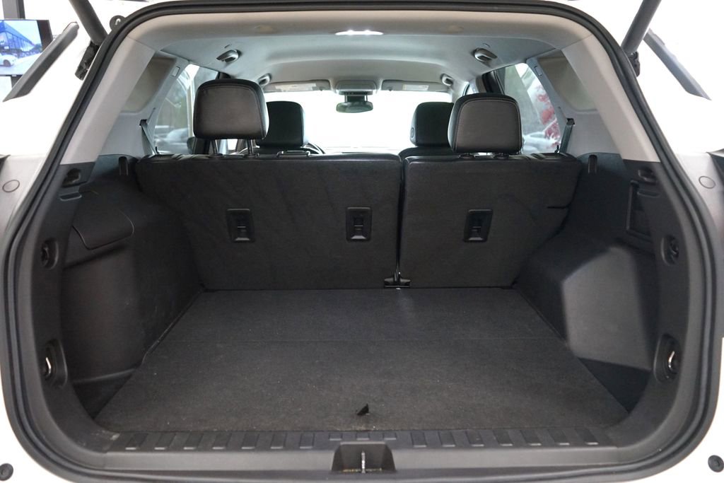 Used 2023 GMC Terrain SLT FWD image 48