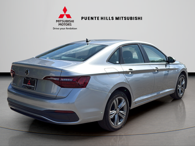 Used 2024 Volkswagen Jetta SE FWD image 5