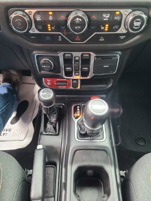 Used 2024 Jeep Wrangler Unlimited AWD/4WD image 30