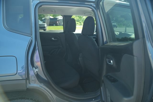 Used 2022 Jeep Renegade Latitude AWD/4WD image 22