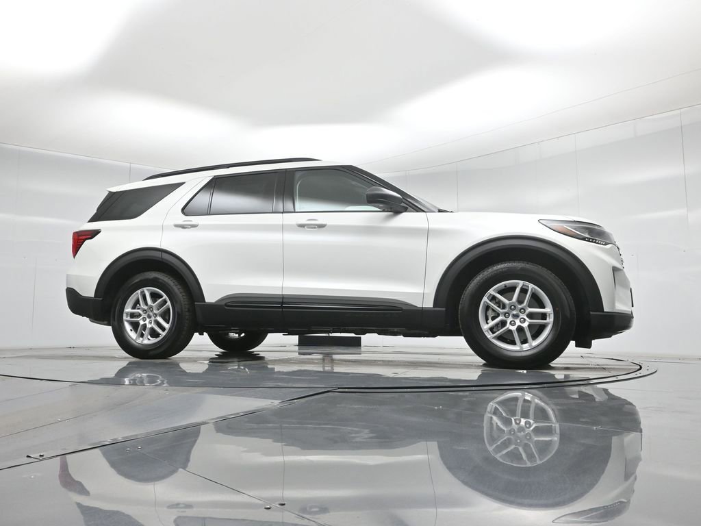 New 2026 Ford Explorer Active RWD image 3