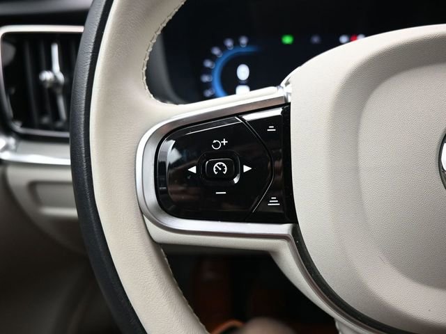 Used 2024 Volvo V60 B5 Cross Country Plus image 25