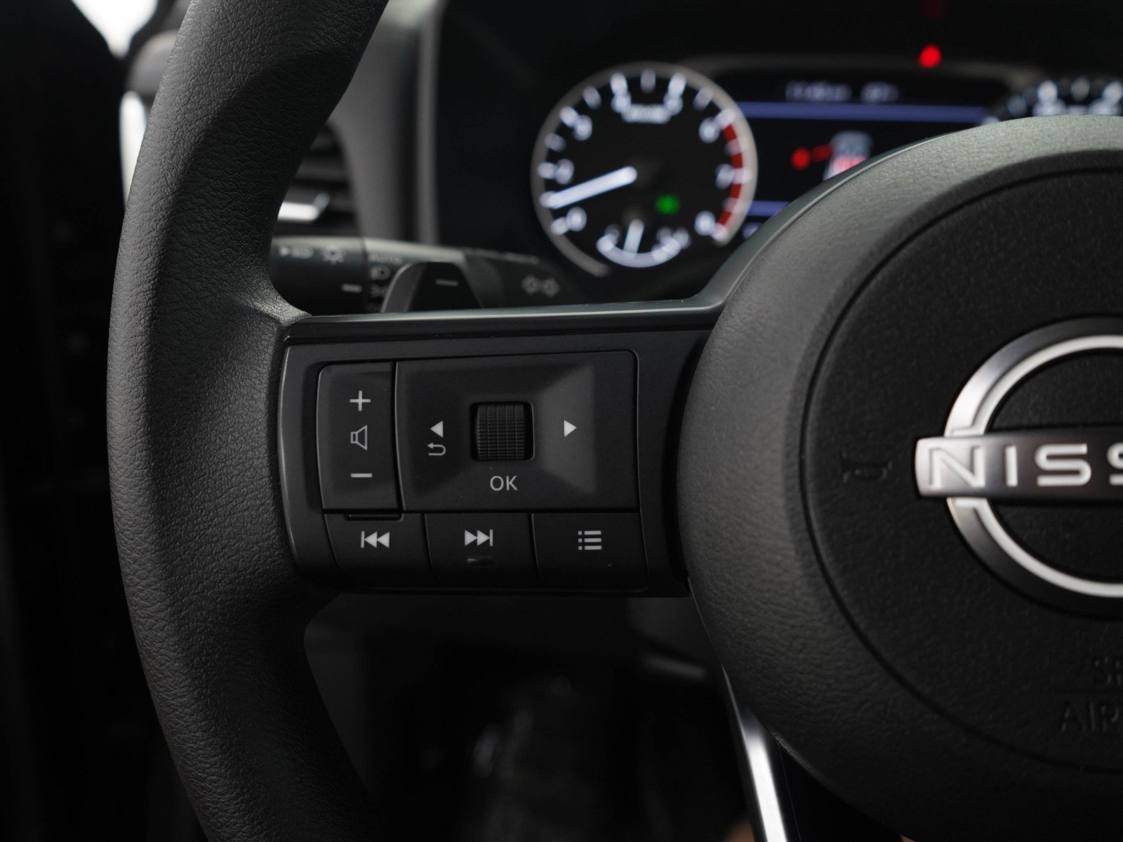 Used 2024 Nissan Rogue SV AWD/4WD image 26