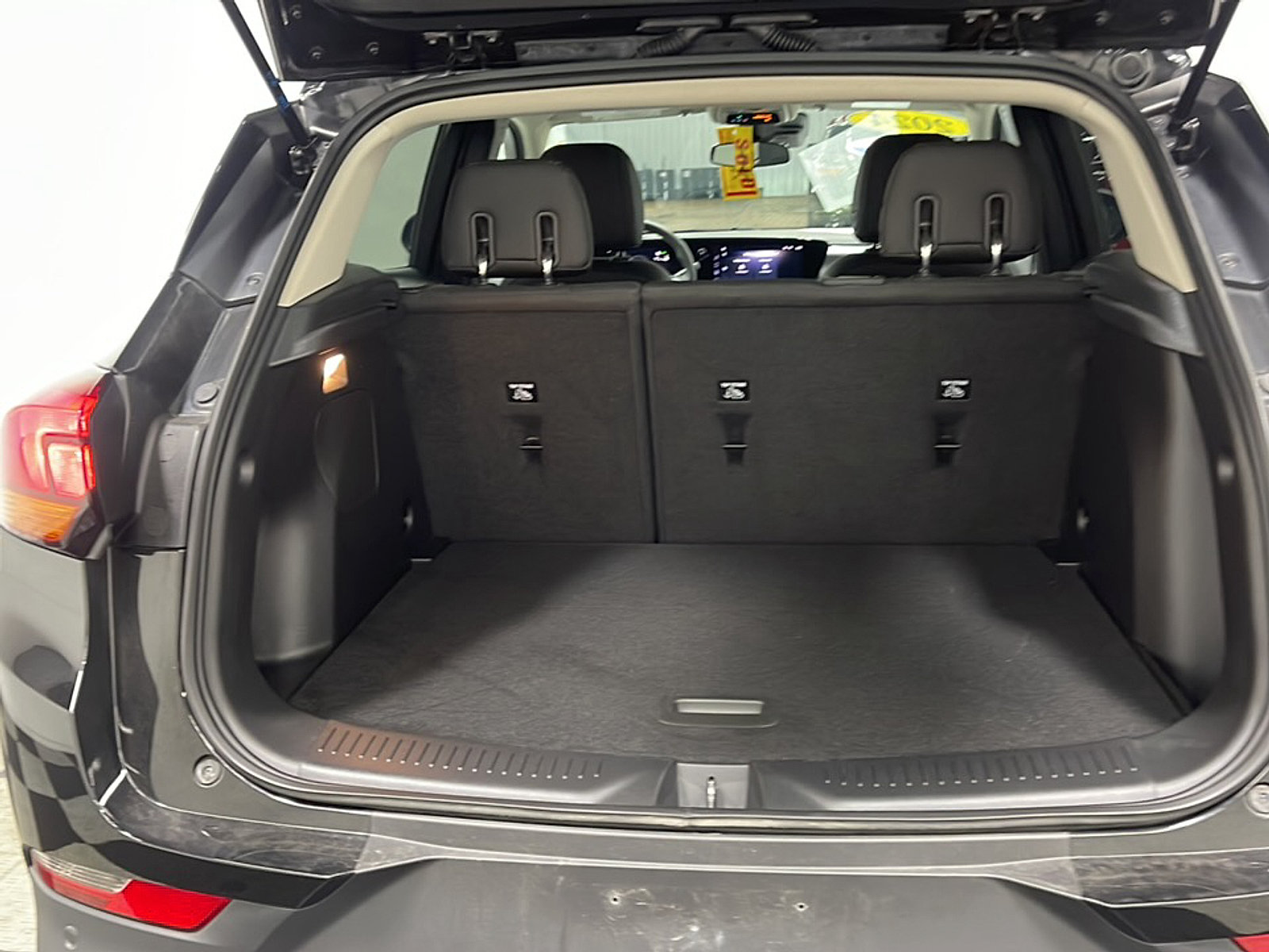 Used 2024 Buick Encore GX Preferred w/ Advanced Technology Package FWD image 18