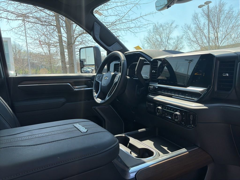 Used 2025 Chevrolet Silverado 3500 High Country w/ High Country Premium Package AWD/4WD image 31