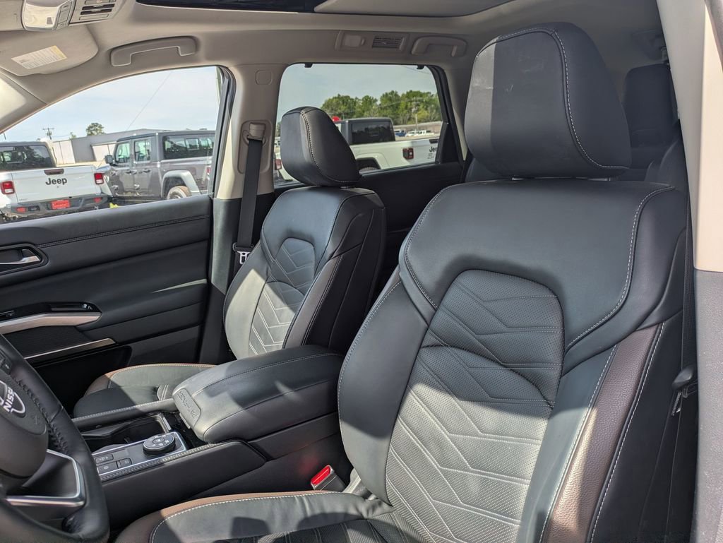 Used 2023 Nissan Pathfinder Platinum image 15