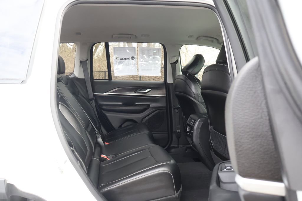 Used 2024 Jeep Grand Cherokee Limited image 44