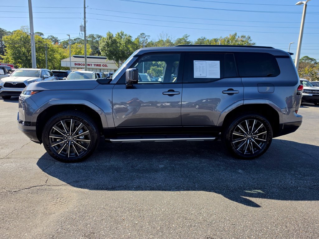 Used 2025 Lexus GX 550 w/ Accessory Package (Z1) AWD/4WD image 2