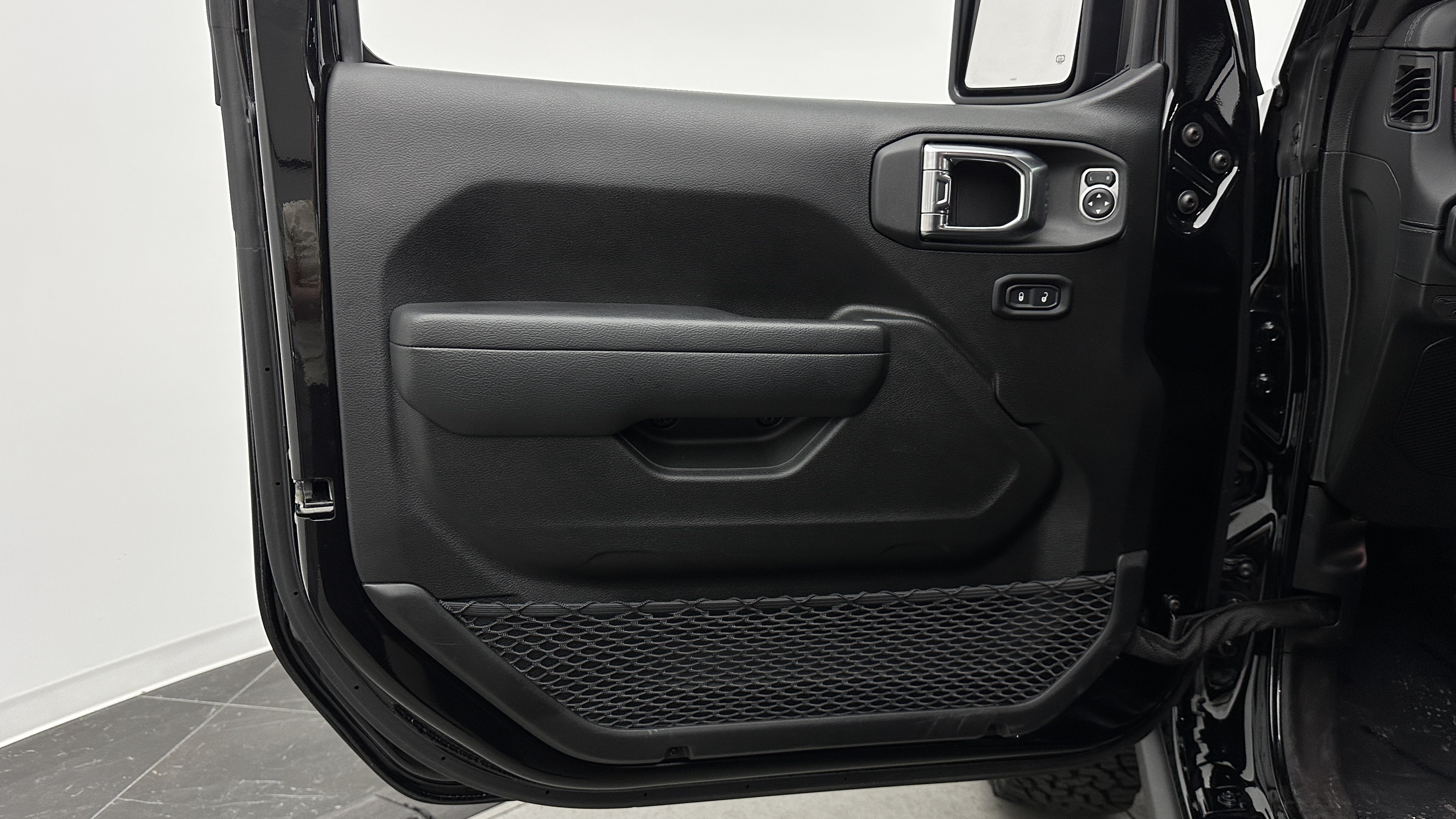 Used 2025 Jeep Wrangler Unlimited Rubicon AWD/4WD image 10