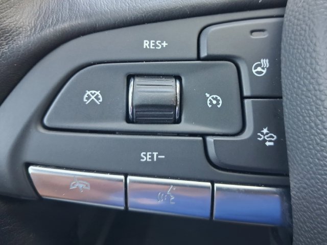 Used 2024 Cadillac XT4 Luxury w/ Cold Weather Package FWD image 16