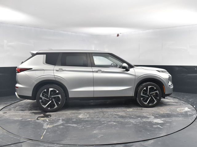 Used 2024 Mitsubishi Outlander SE image 11