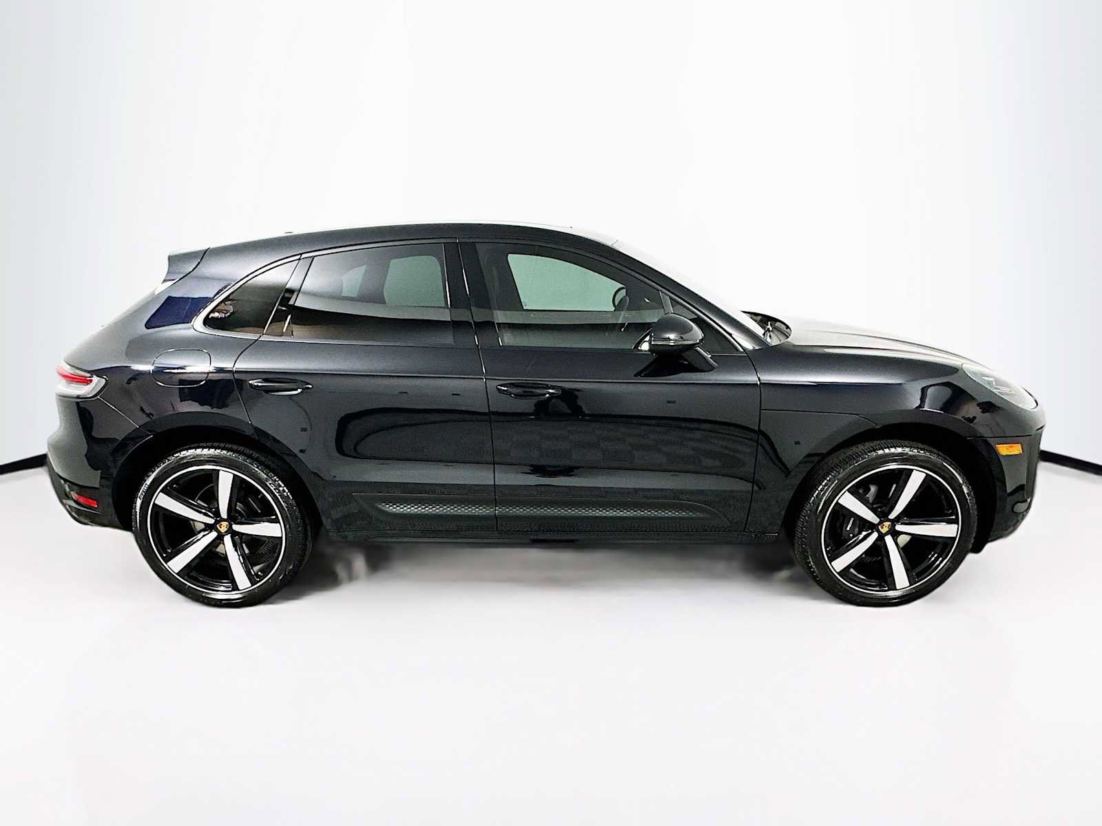 Certified 2025 Porsche Macan image 8
