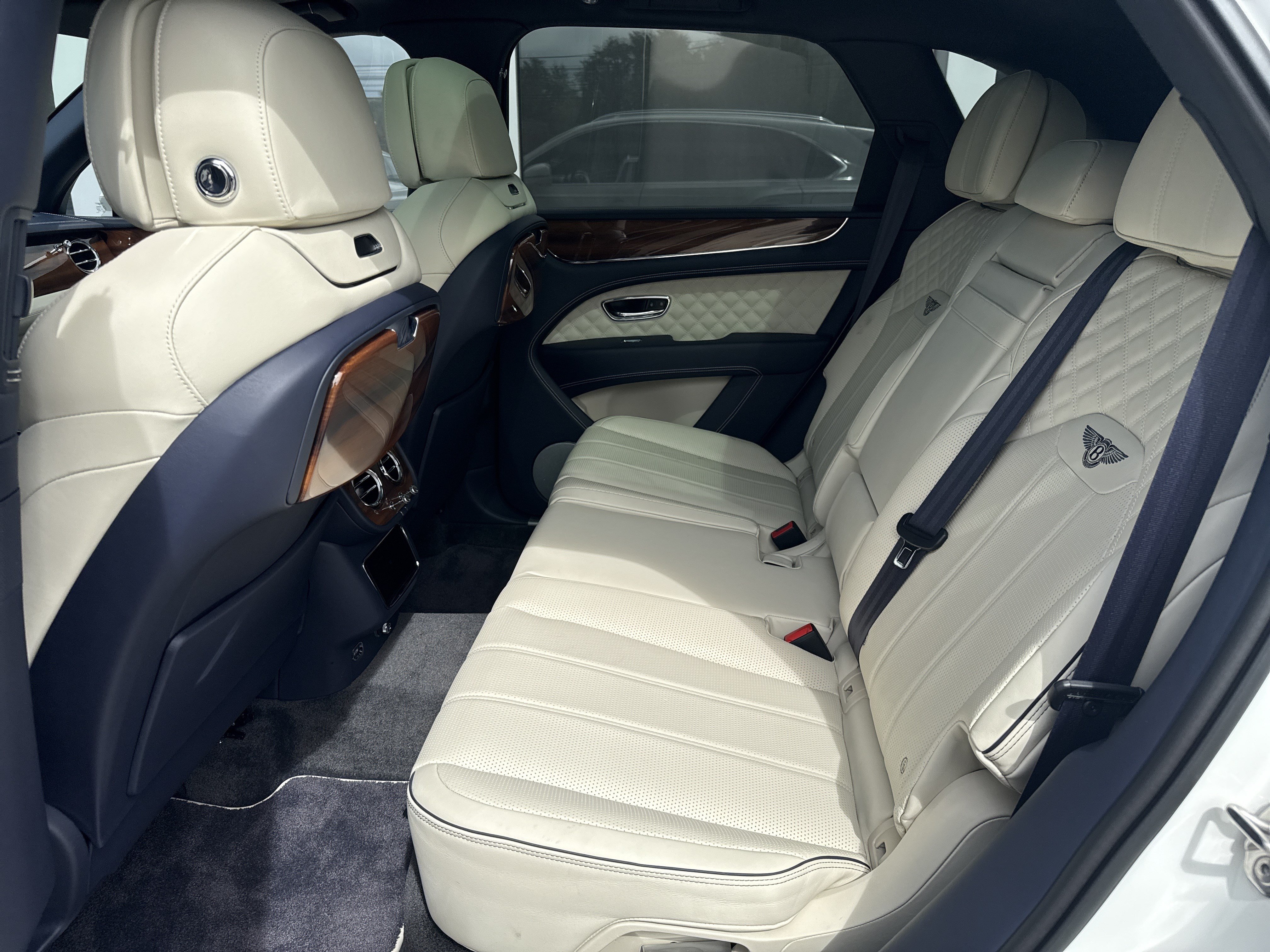 Used 2022 Bentley Bentayga AWD/4WD image 26
