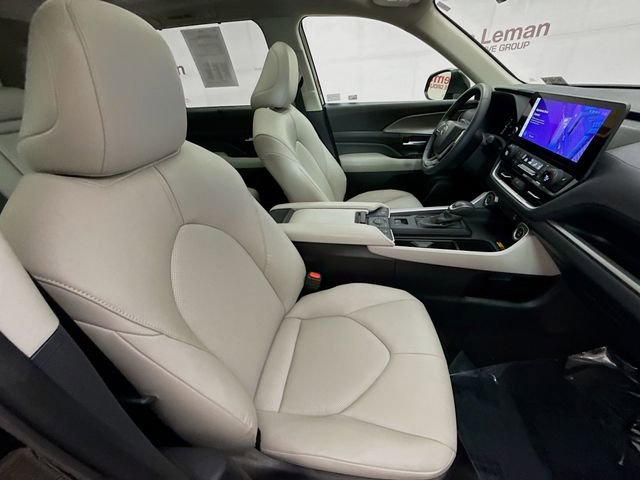 Used 2024 Toyota Grand Highlander AWD Hybrid image 30