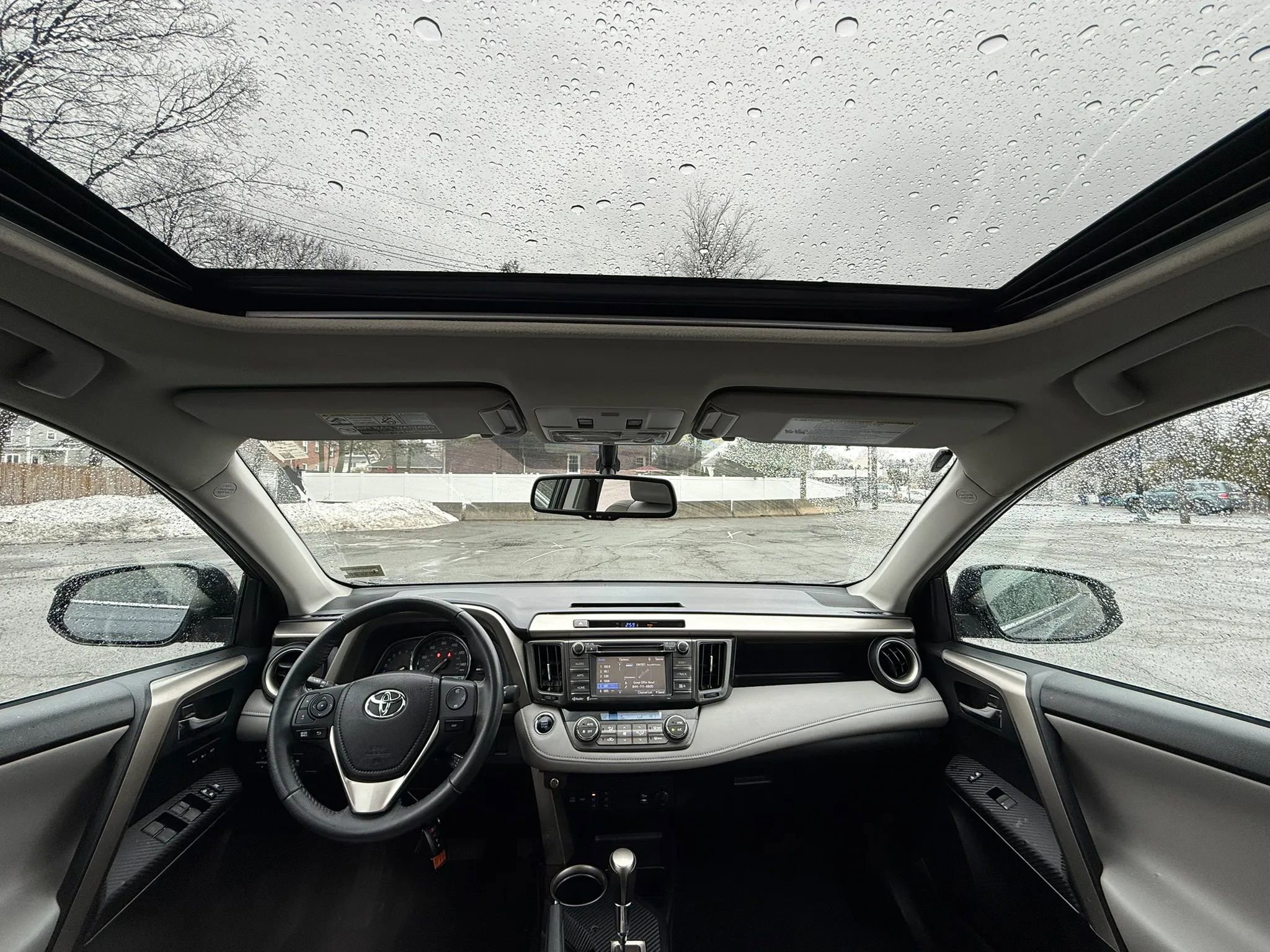 Used 2015 Toyota RAV4 Limited image 31