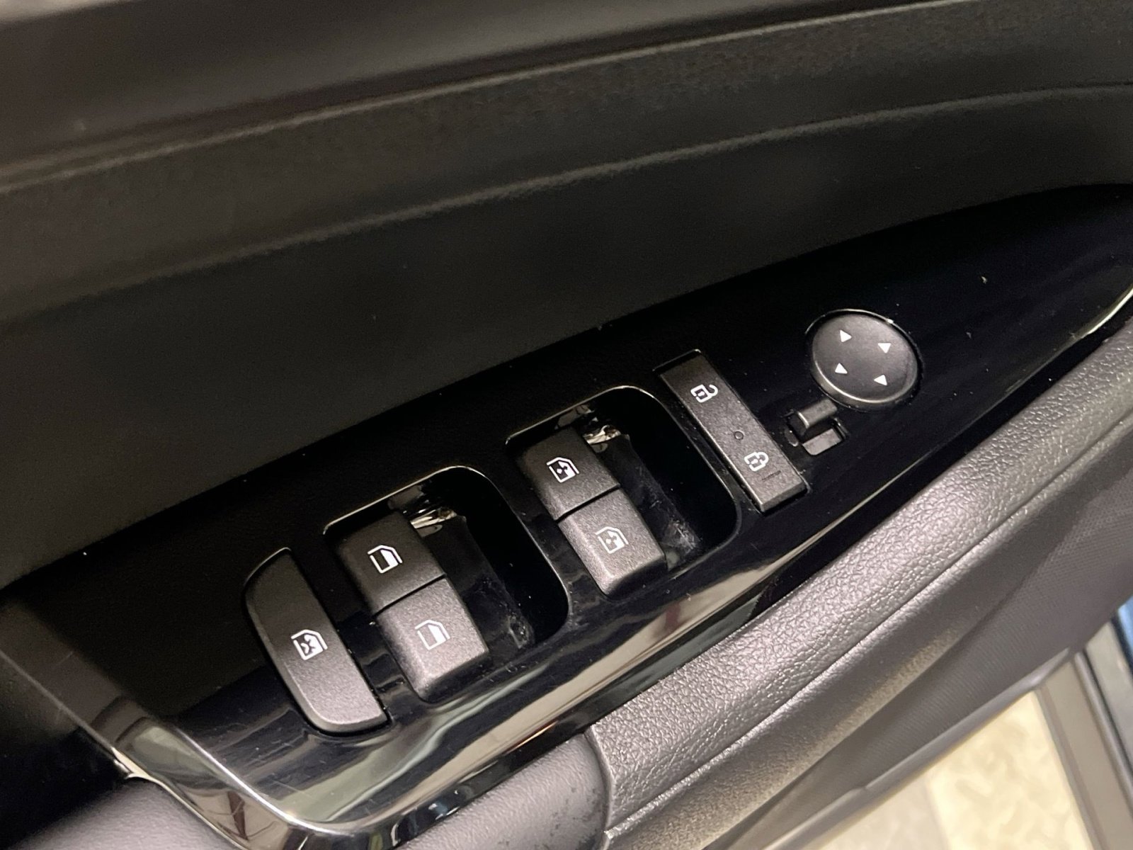 Used 2023 Kia Sportage EX image 30