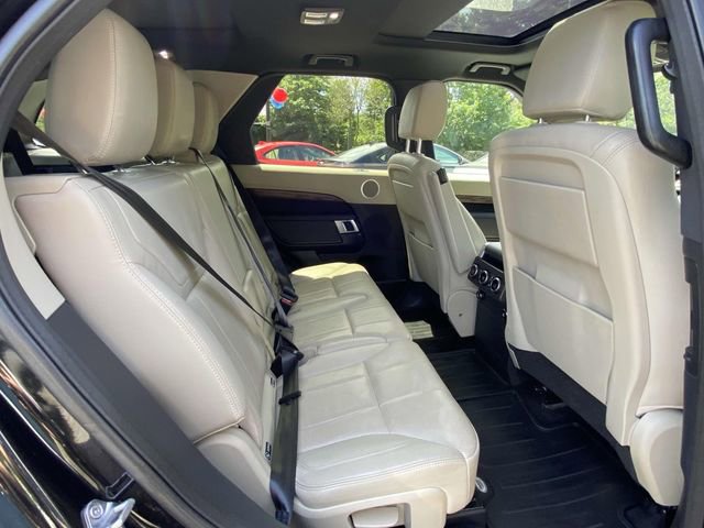 Used 2018 Land Rover Discovery HSE image 12
