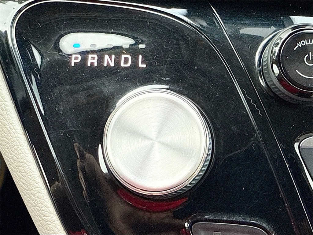 Used 2021 Chrysler Pacifica Touring-L image 17