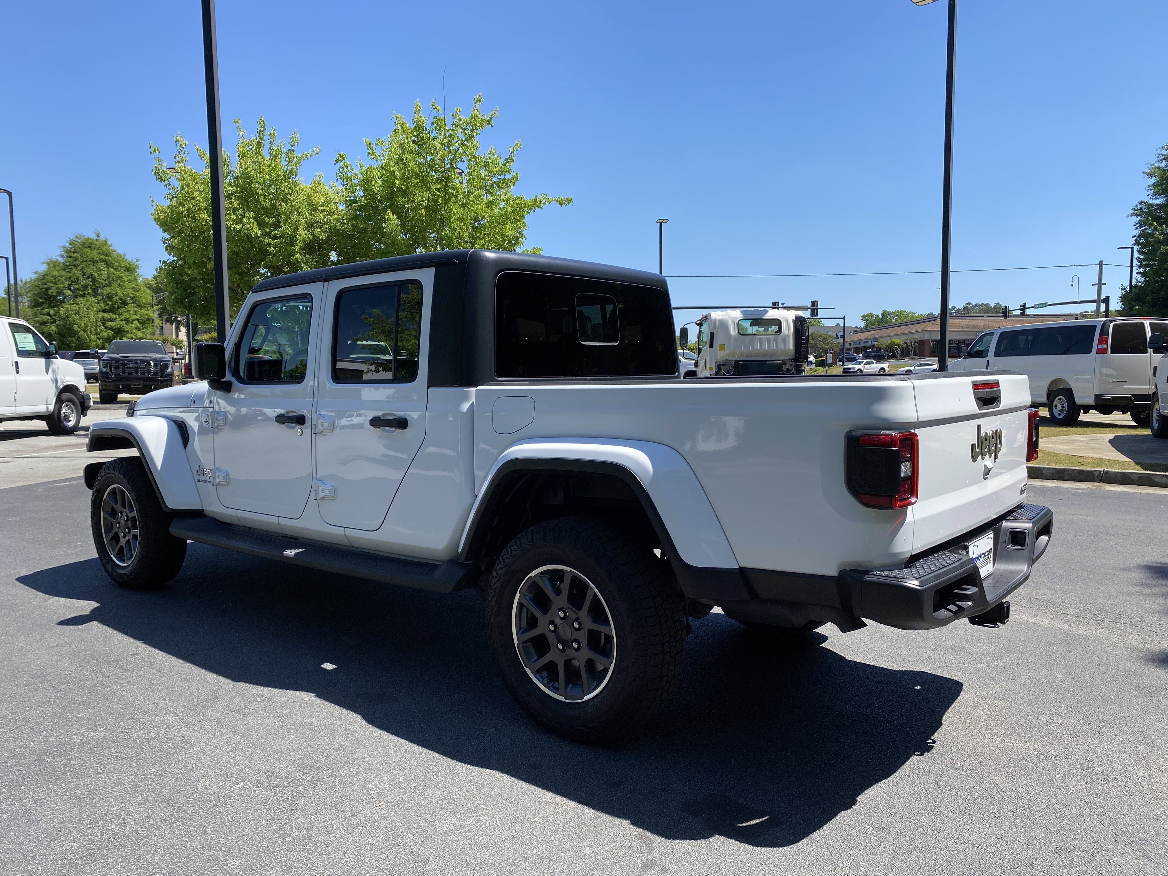 Used 2020 Jeep Gladiator Overland AWD/4WD image 7