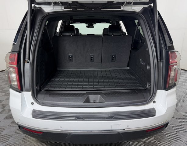 Used 2024 Chevrolet Suburban LT w/ Luxury Package RWD image 8