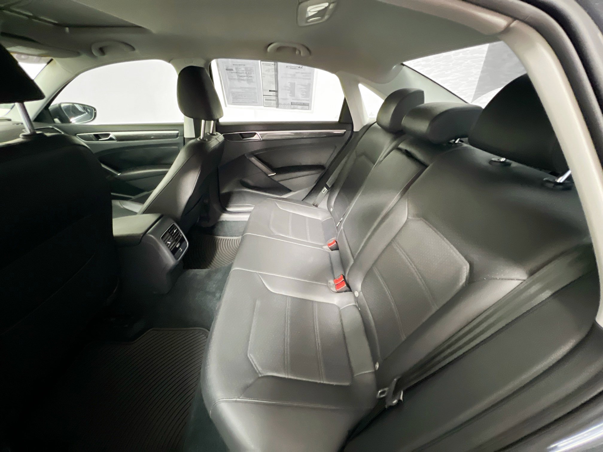 Used 2018 Volkswagen Passat 2.0T SE image 29