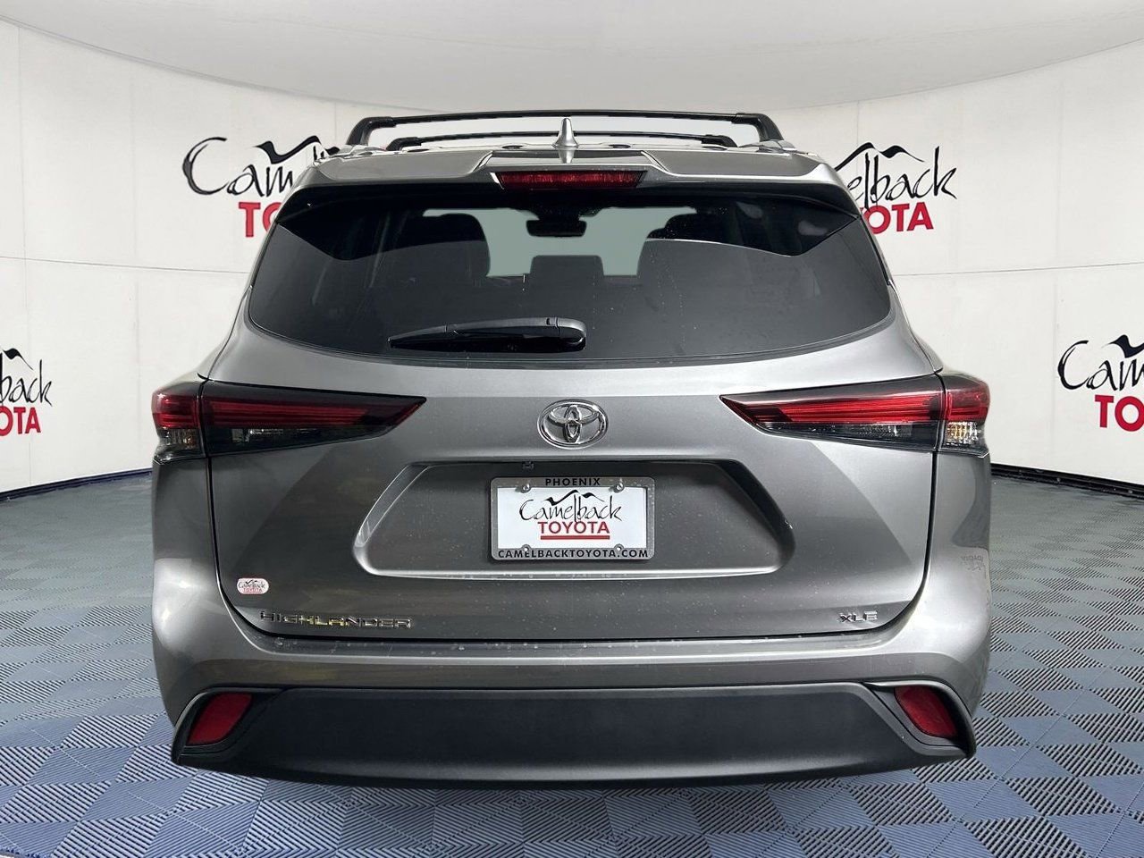 Used 2025 Toyota Highlander XLE image 6