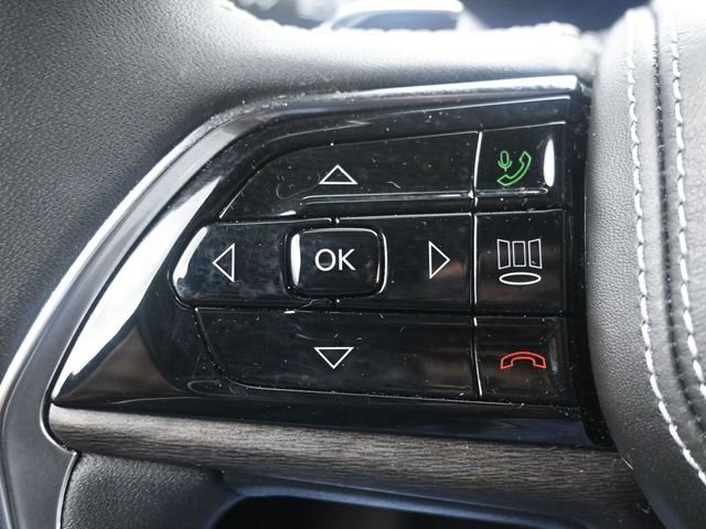 Used 2023 Jeep Grand Cherokee Overland w/ Luxury Tech Group IV AWD/4WD image 12