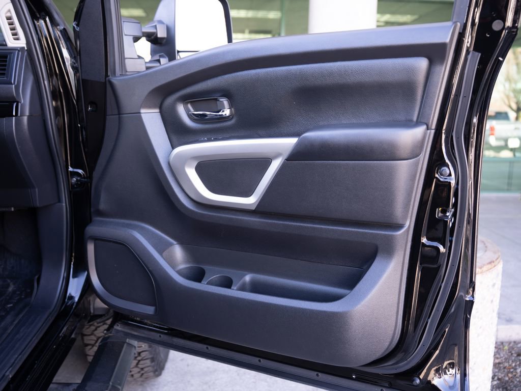 Used 2023 Nissan Titan SV w/ SV Convenience Package image 19