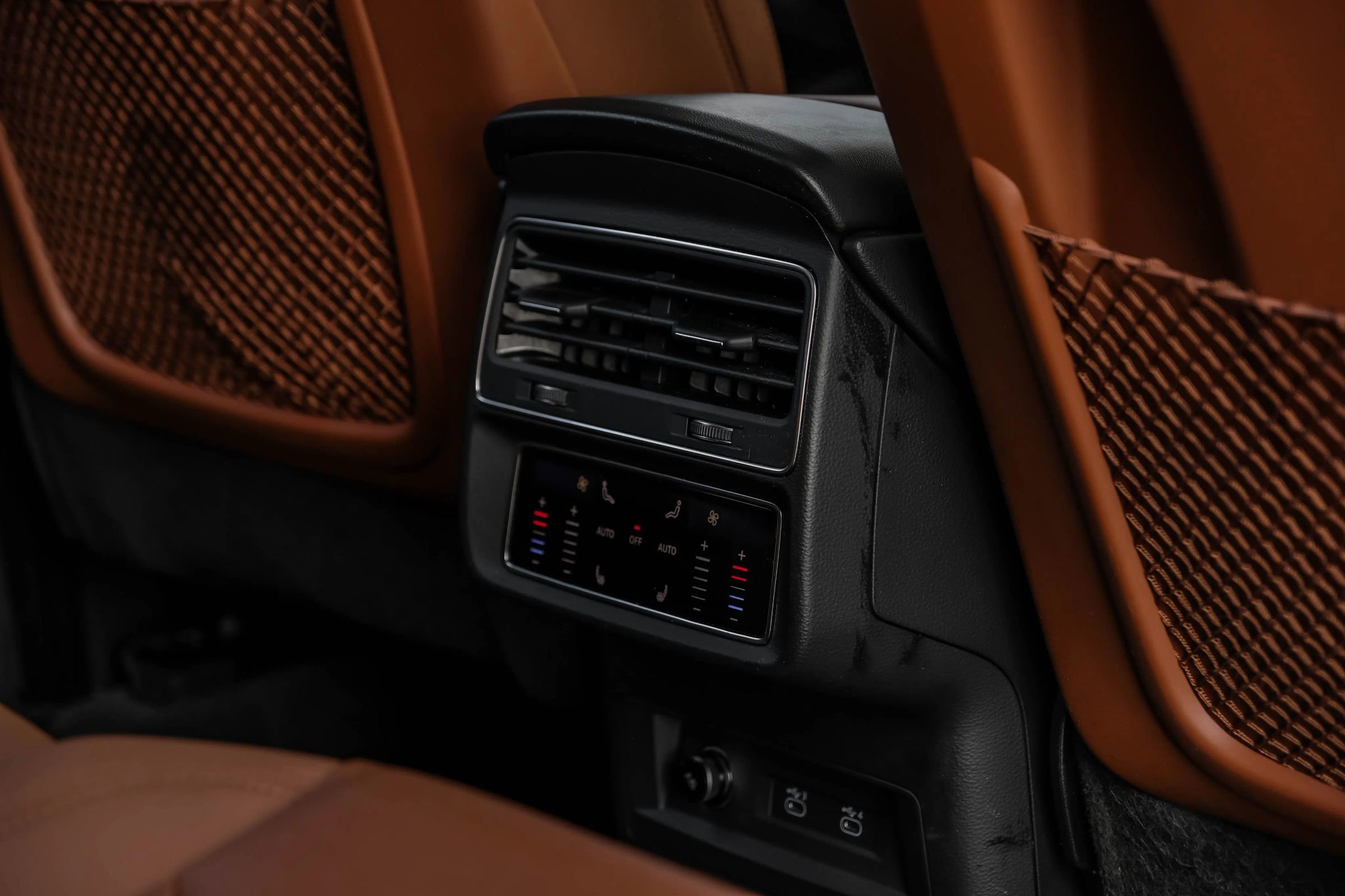 Used 2021 Audi Q8 Prestige w/ Prestige Package image 38