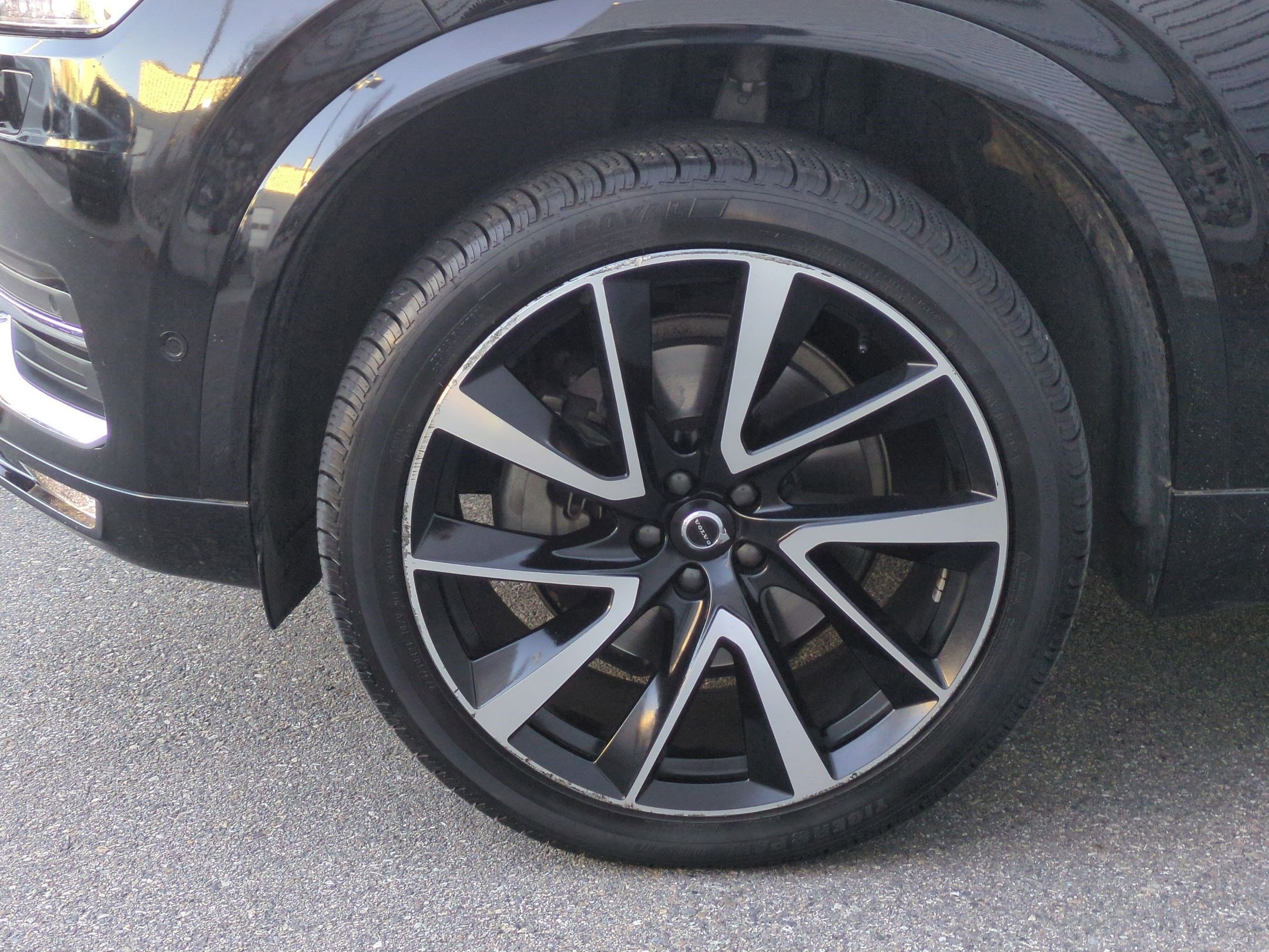 Used 2023 Volvo XC90 B5 Plus w/ Protection Package Premier image 11