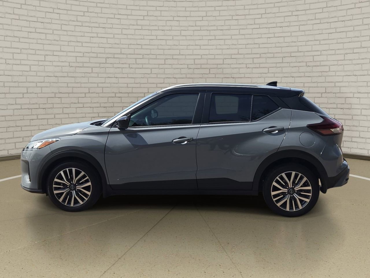 Used 2023 Nissan Kicks SV image 8