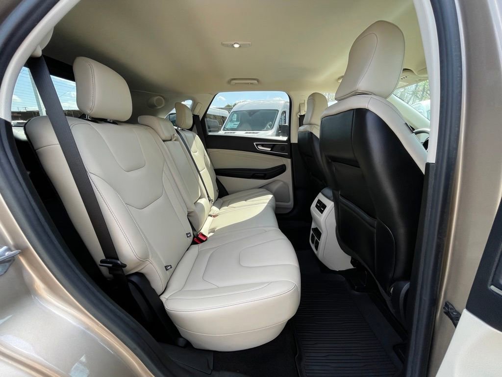 Used 2020 Ford Edge Titanium image 25