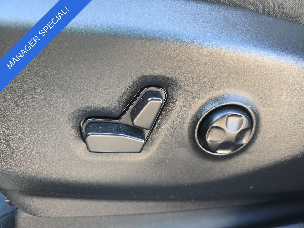 Used 2025 Chrysler Pacifica Limited FWD image 31