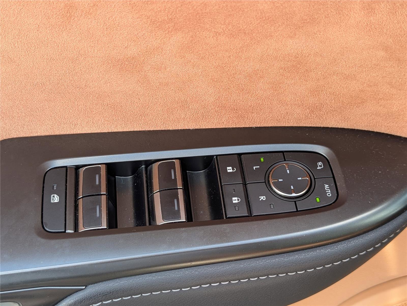 Used 2023 Lexus RZ 450e Premium w/ Accessory Package (Z1) image 21