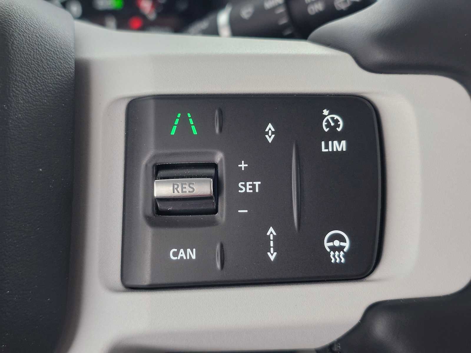 New 2026 Land Rover Defender 110 X-Dynamic SE image 28