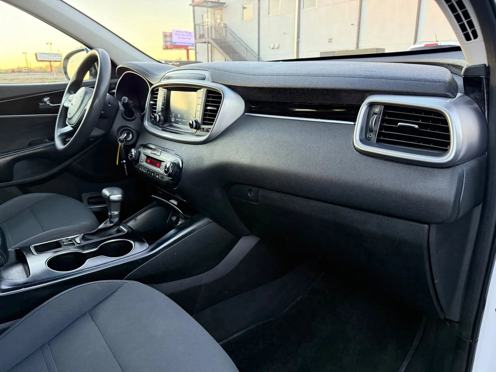 Used 2019 Kia Sorento LX image 19