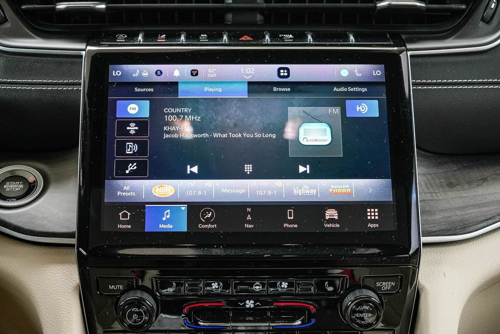 Used 2023 Jeep Grand Cherokee L Limited w/ Luxury Tech Group II AWD/4WD image 14