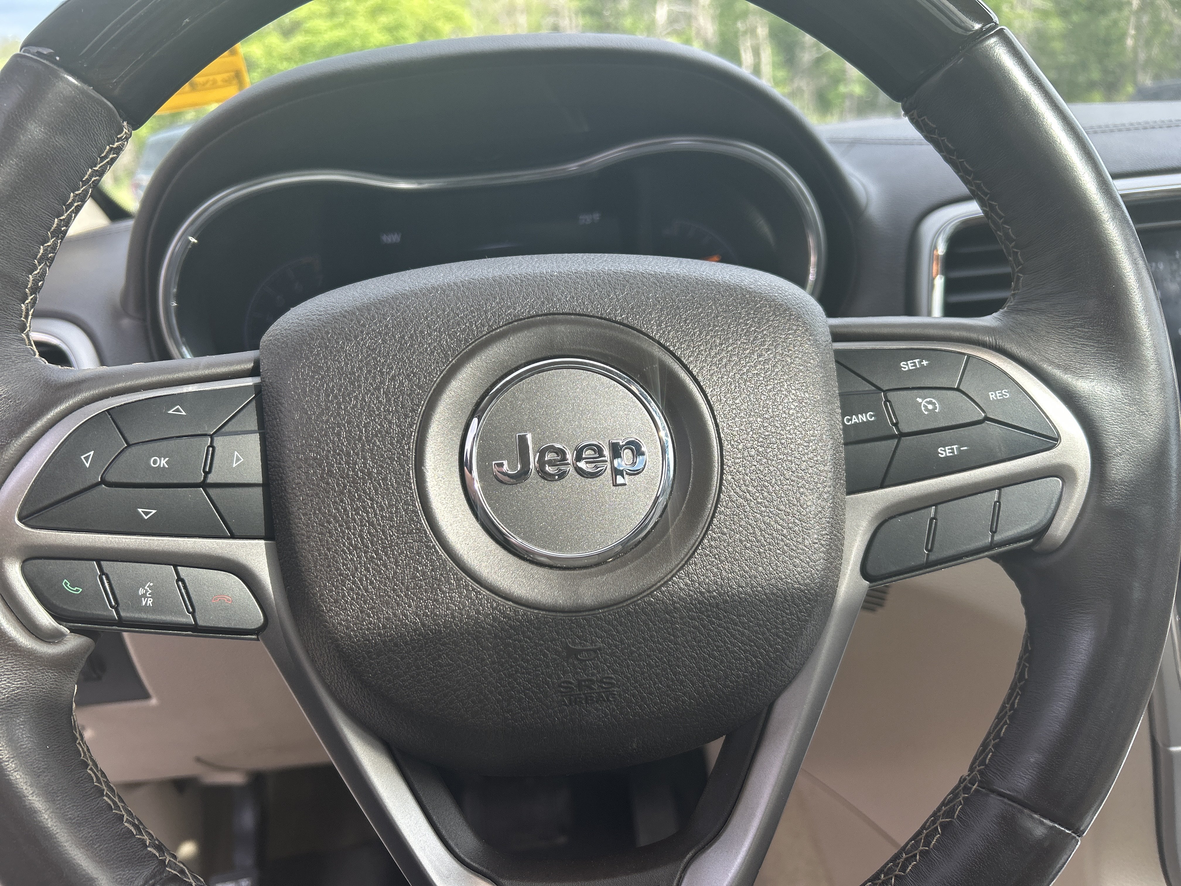 Used 2018 Jeep Grand Cherokee Overland AWD/4WD image 19