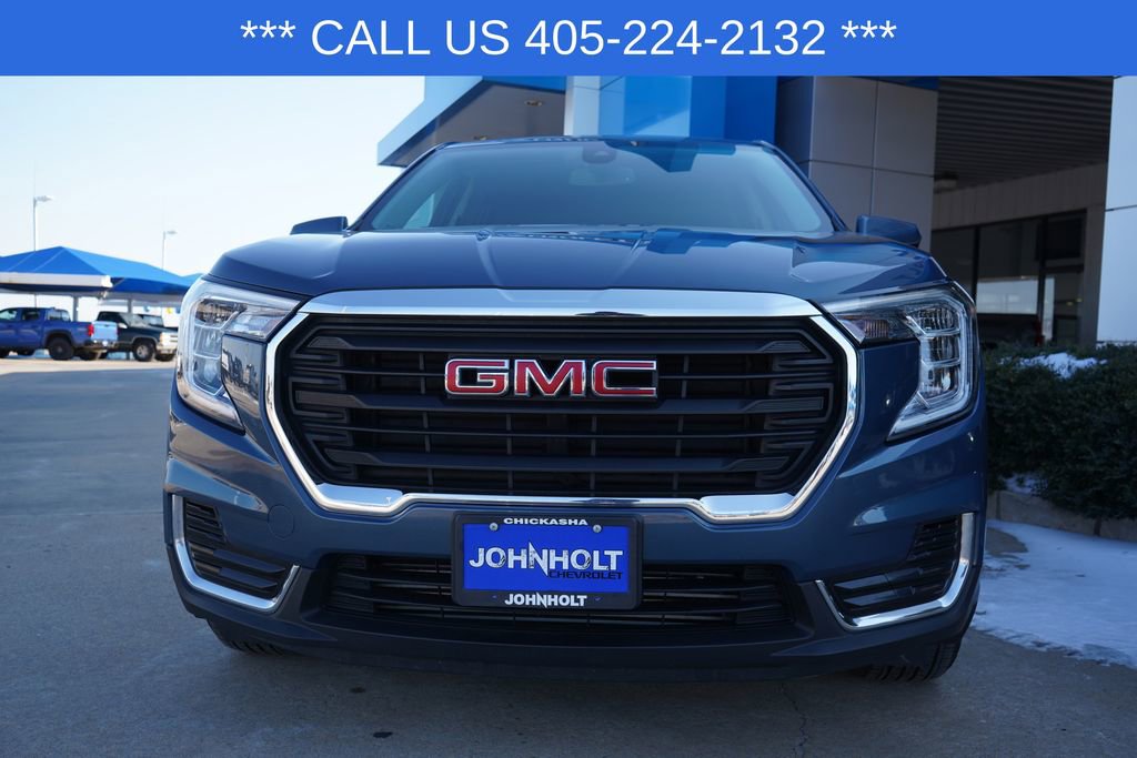 Used 2024 GMC Terrain SLE image 3