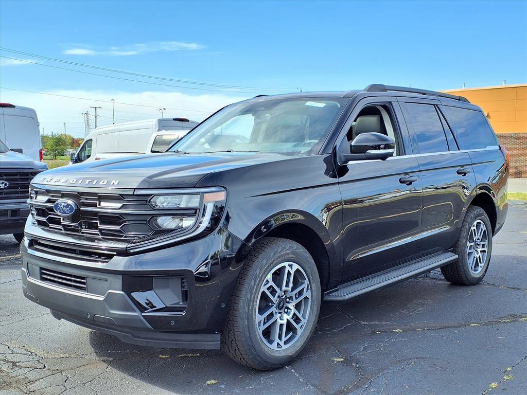 New 2025 Ford Expedition Active image 3