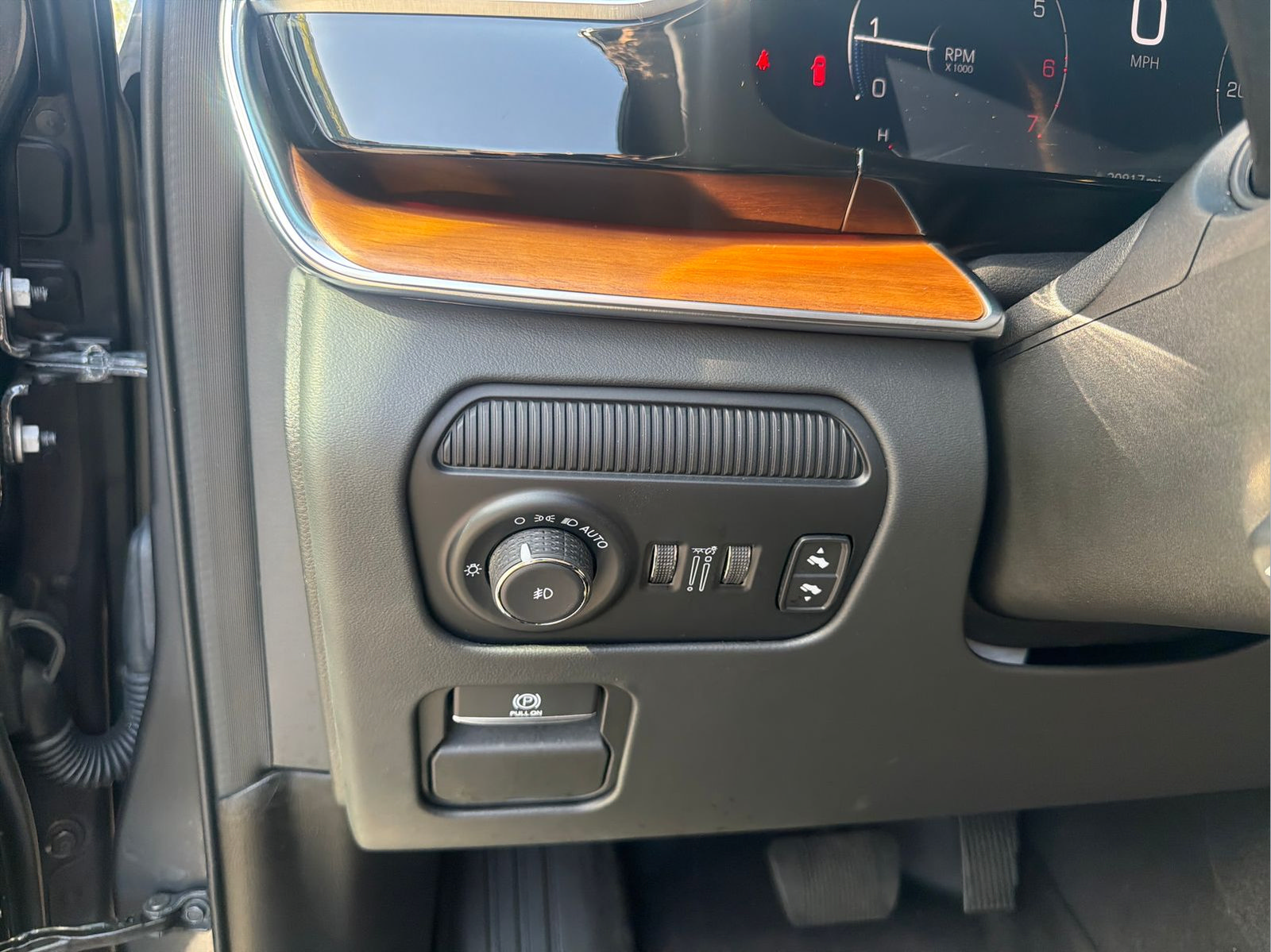 Used 2024 Jeep Grand Wagoneer Series III AWD/4WD image 41