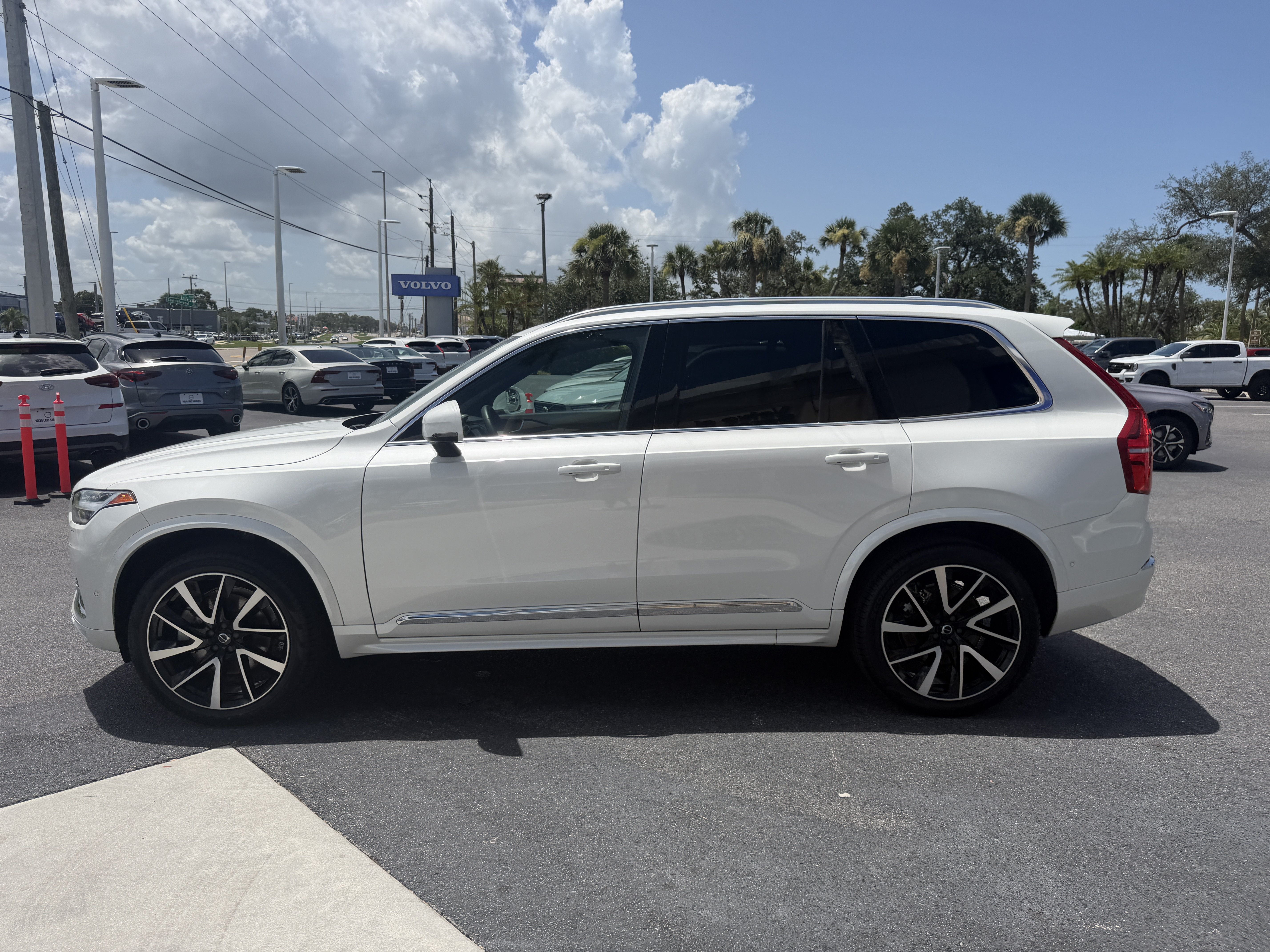 Certified 2023 Volvo XC90 B5 Plus w/ Protection Package Premier AWD/4WD image 6