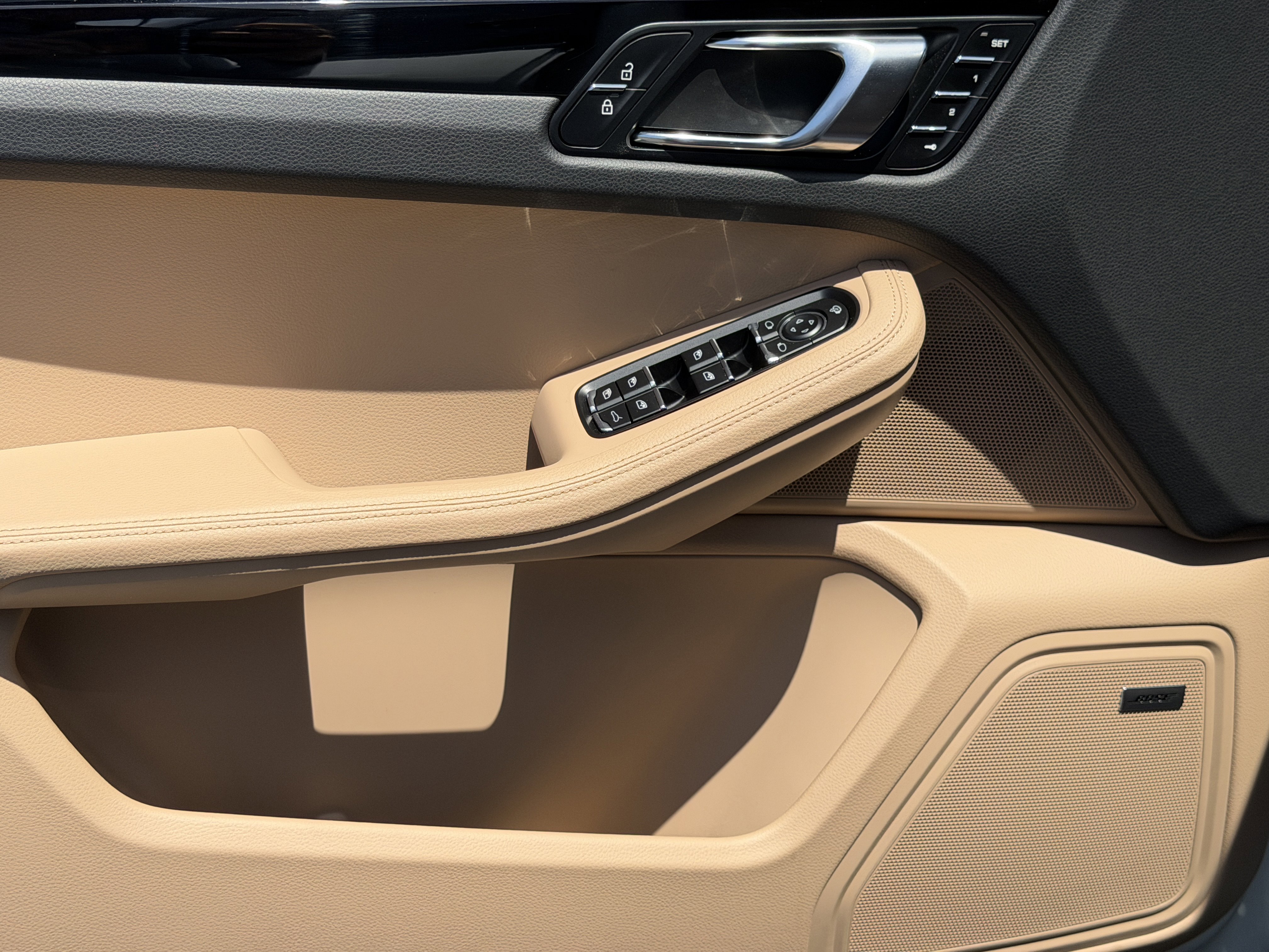 Certified 2025 Porsche Macan image 22