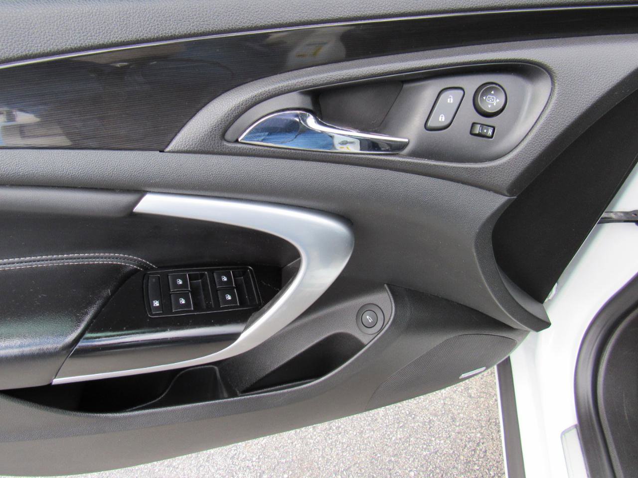 Used 2016 Buick Regal Premium AWD/4WD image 12